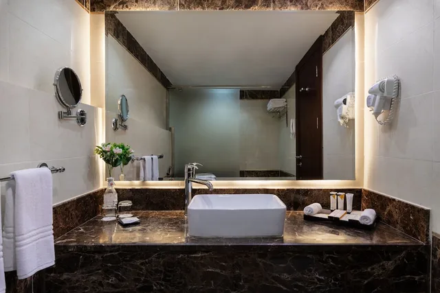 جناح تنفيذي بسرير كينج وسرير فردي بغرفتي نوم بمطبخ، فندق ورويك جدة(Warwick Hotel Jeddah) 4/4