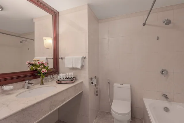 جناح جونيور بسرير كينج بإطلالة على النهر، Cambodiana Hotel 9/10