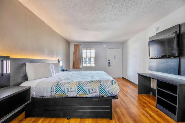 غرفة قياسية بسرير كينج للمدخنين، Motel6 Bossier City, LA 2/7
