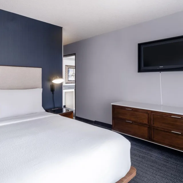 1 Bedroom, Suite, King Bed, Bathtub, Accessible, Courtyard By Marriott Salt Lake City Airport 1/2
