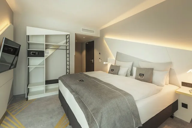 غرفة بريميوم بسرير فردي، Holiday Inn - the niu, Coin Frankfurt Ostend by IHG 1/4
