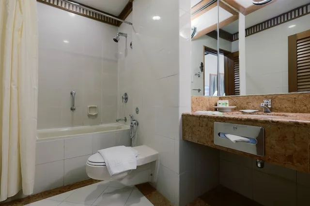 غرفة سوبيريور بسرير كوين، The Jesselton Hotel 6/7