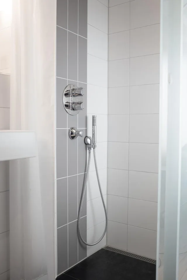 غرفة مفردة، Moment Hotels 4/7