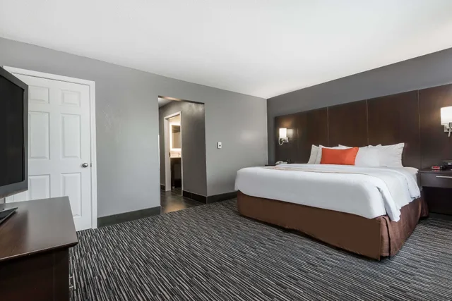 جناح ديلوكس بسرير كينج، Hawthorn Suites By Wyndham Columbus West Hotel 3/3