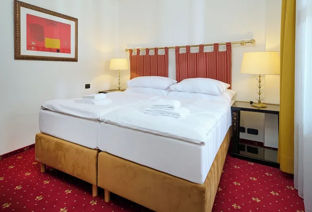 غرفة رباعية بسرير كوين وسريرين منفصلين، Hotel Bologna 5/9