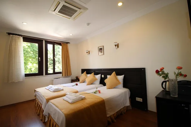 غرفة ثلاثية بإطلالة على الحديقة، SULTANS HOTEL 5/10