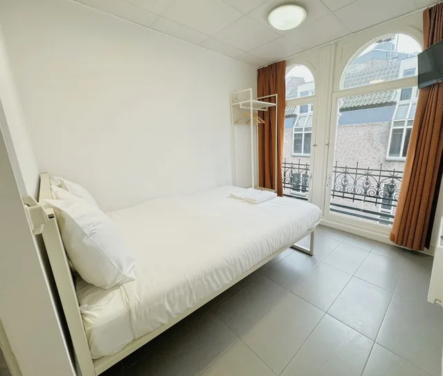 Comfort, Queen Bed, Private Bathroom, Hotel Jimmy 2/5
