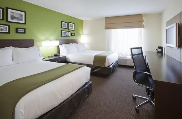 غرفة قياسية بسريرين مزدوجين، Holiday Inn Express Hotel Suites Rogers 1/3