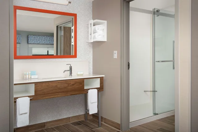 غرفة بسرير كينج مع أريكة، Hampton Inn Baltimore Downtown Convention Ctr Ex Hampton Inn Baltimore Camden Yards Md 5/5