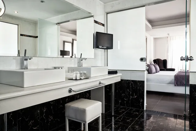 Grand, Suite, Outdoor Jetted Tub, Lesante Classic - Preferred Hotels & Resorts 5/7