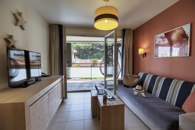 Renovated, 2 Bedrooms, Apartment, Twin Beds, South View, Sofa, Balcony، Pierre And Vacances Residence Premium Julia Augusta 4/8