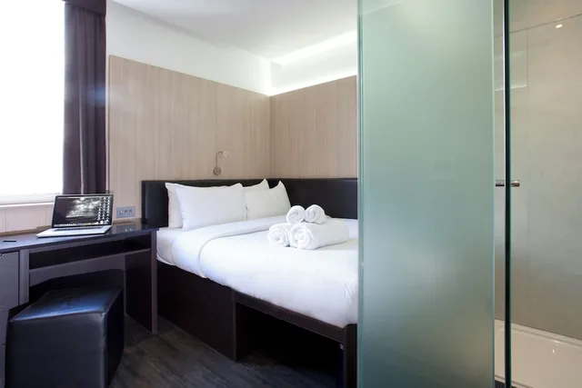Room, Queen Bed, Z Hotel Victoria 2/4