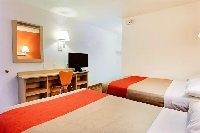 غرفة قياسية بسريرين مزدوجين، Motel6 Kingsville, TX 1/6
