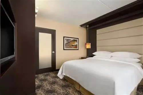 جناح لذوي الإعاقة، Embassy Suites Knoxville West 1/2