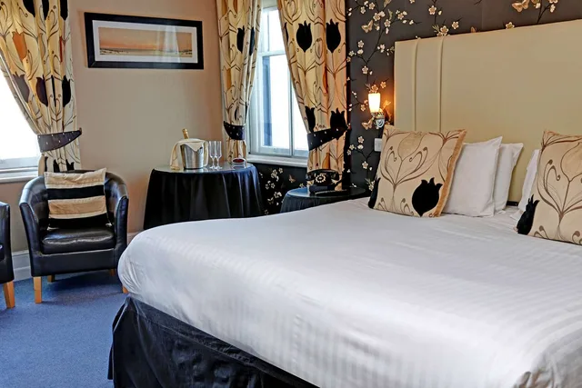جناح بسرير كينج بإطلالة على البحر، New Holmwood Hotel 1/1
