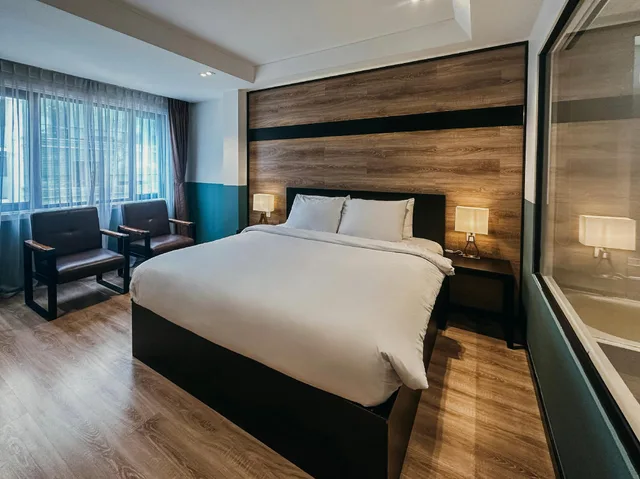 غرفة ديلوكس بسرير كينج بحوض استحمام، Chotel Ben Thanh 1/2