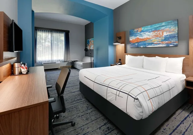 غرفة ديلوكس بسرير كينج لذوي الإعاقة، La Quinta Inn Suites Jacksonville 3/6