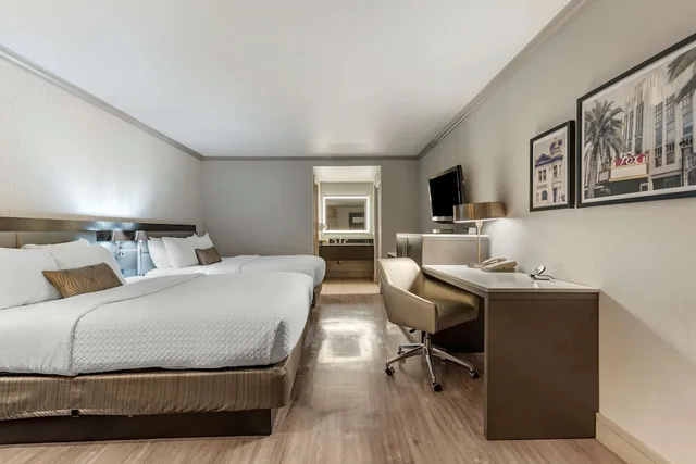 غرفة قياسية بسريرين كوين مع أريكة، Best Western Plus Executive Suites 3/10