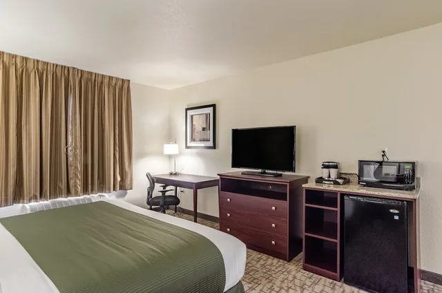 غرفة بسرير كينج لذوي الإعاقة، Cobblestone Inn & Suites - Bridgeport 1/7