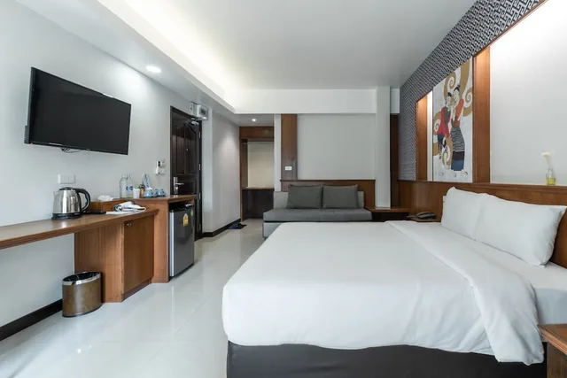 غرفة ديلوكس بسرير كينج مع أريكة، COZYTEL CHIANGMAI 1/5