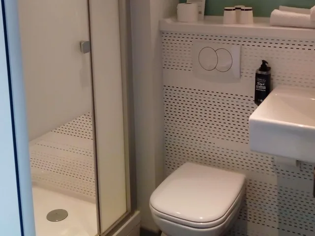 Family, 1 Double and 2 Murphy Beds، ibis budget Geneve Saint Genis Pouilly 9/10