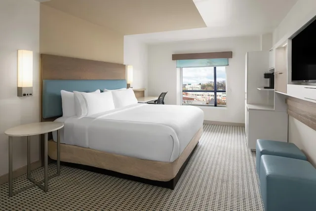 غرفة قياسية بسرير كينج لذوي الإعاقة، EVEN Hotel Rockville Washington DC Area 1/10