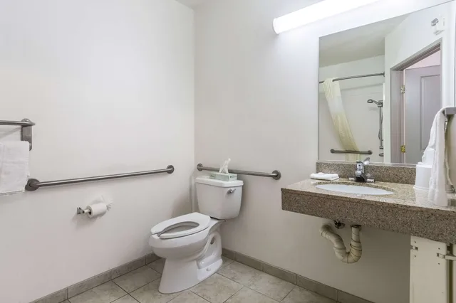 Deluxe, Queen Bed, Accessible, OYO 1001536 Studio6 Bakersfield, CA 5/9