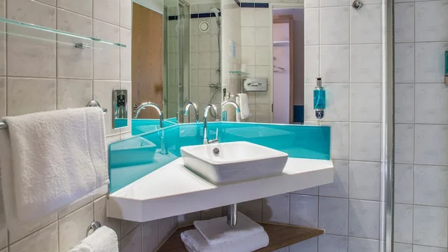 غرفة قياسية بسرير كينج، HOLIDAY INN EXPRESS KASSAM STADIUM 6/6
