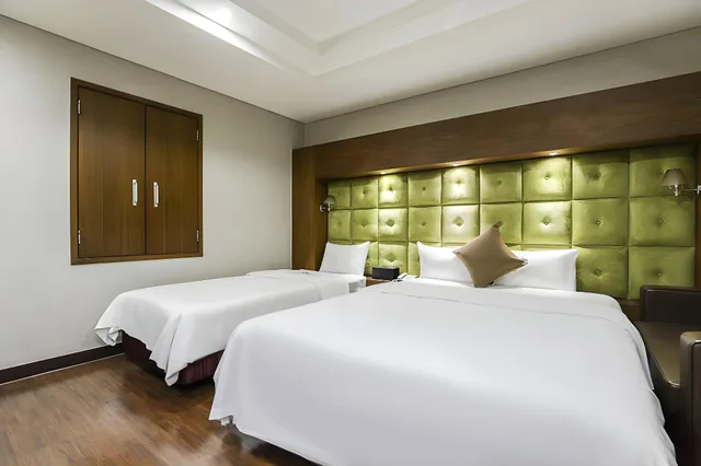 غرفة بسرير مزدوج وسرير فردي، Hotel Tj 2/4