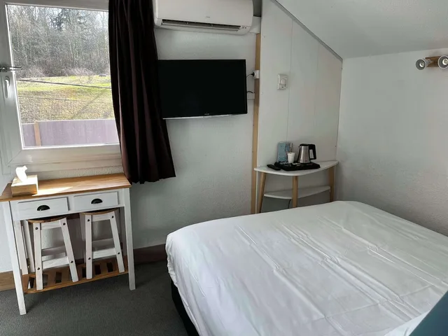 غرفة قياسية بسرير كوين مع أريكة، Sure Hotel by Best Western Annecy 3/6