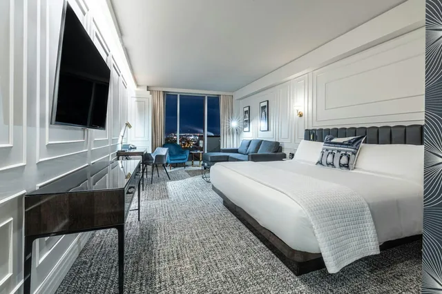 غرفة بسرير كينج مع أريكة، L Hotel Du Capitole 3/7