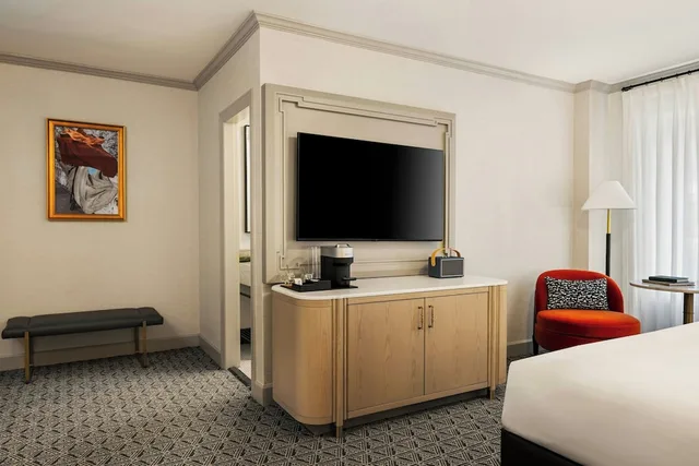 غرفة ديلوكس بسريرين كوين بإطلالة على المدينة، The Talbott Hotel 1/3