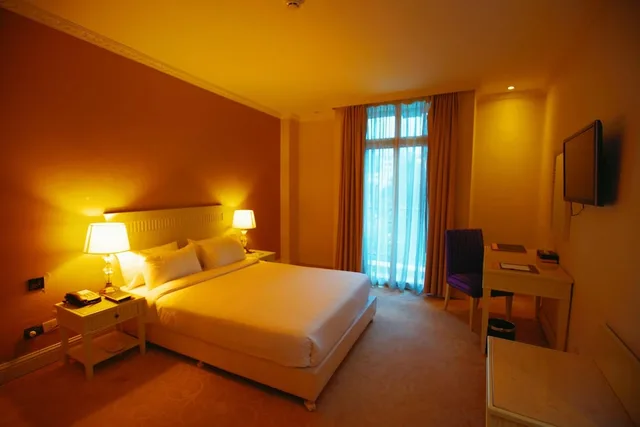 غرفة كلوب بسرير كوين بإطلالة على الجبل بشرفة، Belle Vue Hotel And Spa 3/4