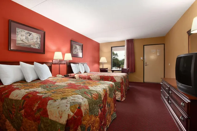 غرفة بسريرين مزدوجين، Days Inn by Wyndham Harriman 3/3