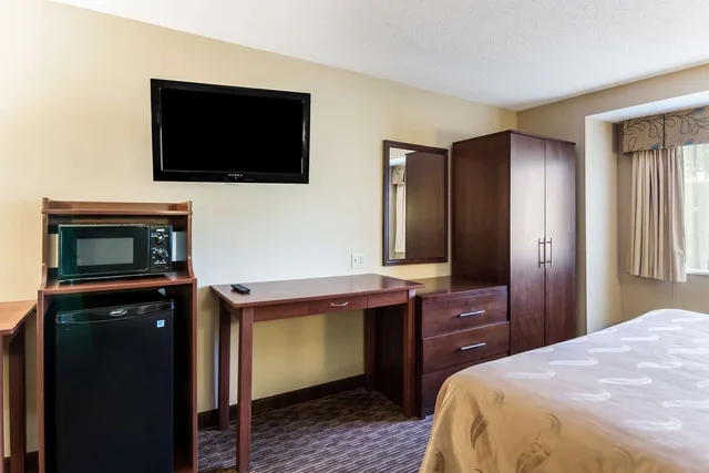 جناح بسرير كينج، Quality Inn Chester - South Richmond 2/3