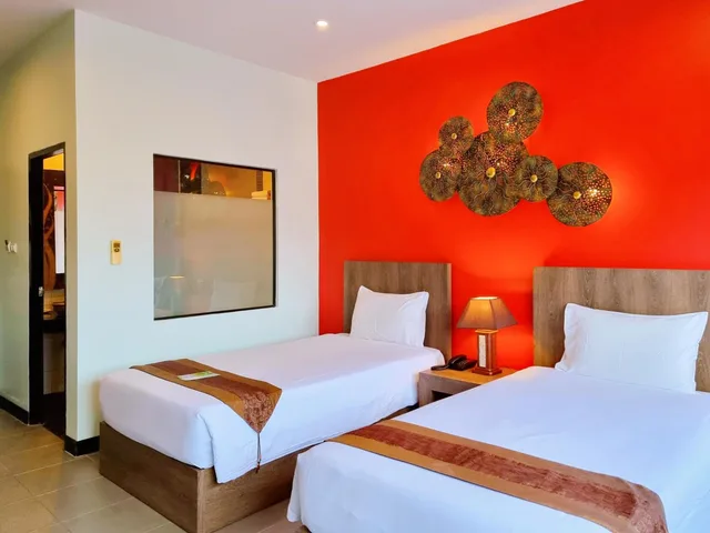 Superior, Twin Beds, YouDee Hotel Patong 3/7