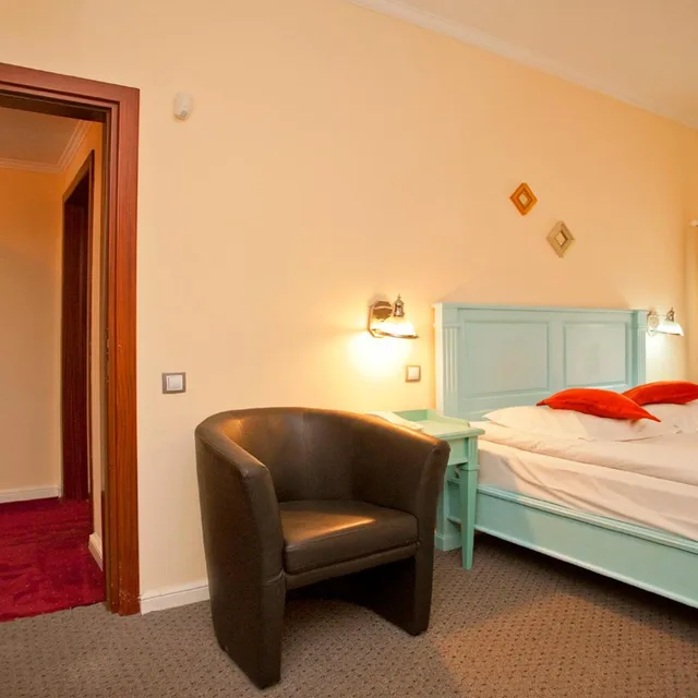 جناح بغرفتي نوم، Bastion Hotel 8/10