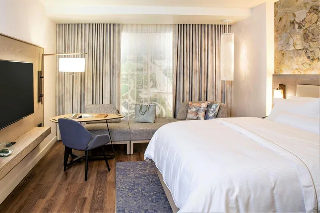 غرفة بسرير كينج في طابق مرتفع، The Westin Atlanta Gwinnett 3/6