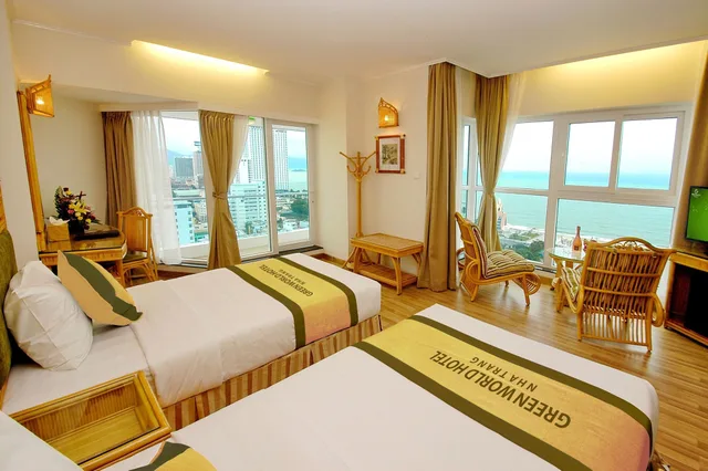 غرفة ديلوكس بسريرين منفصلين بشرفة بإطلالة جزئية على البحر، GREEN WORLD HOTEL NHA TRANG 5/10