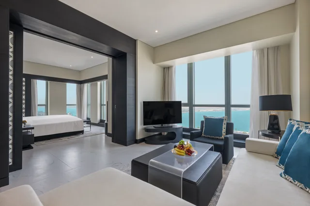 Prestige, Suite, King Bed, City and Sea View, Living Area, Sofitel Abu Dhabi Corniche 2/4
