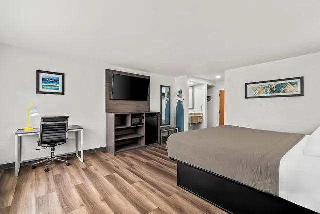 غرفة قياسية بسرير كينج بحوض جاكوزي، Quality Inn & Suites Biloxi - Ocean Springs 4/5