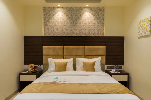 غرفة قياسية بسرير كينج، Royal Rawal - Luxury Boutique Hotel 1/4