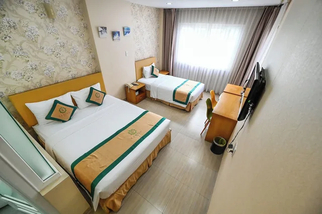 غرفة ثلاثية بسرير كوين، Camila Hotel 3/10