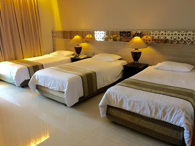 Superior, Triple, Indra Regent Hotel 3/9