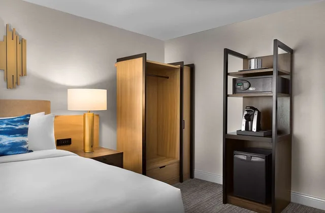 Deluxe, King Bed, Sonesta Silicon Valley 2/3