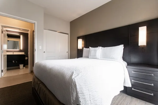 استوديو بسرير كينج مع أريكة، Residence Inn Tulsa Midtown 2/10