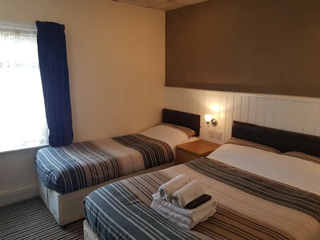 غرفة ثلاثية، Grange House Hotel 4/10