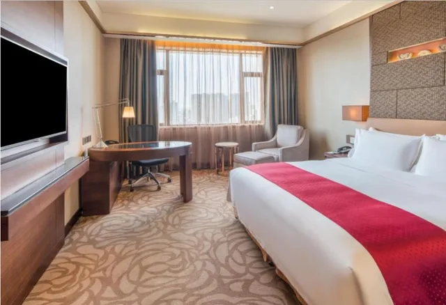غرفة بريميوم بسرير كينج، Holiday Inn Xian Big Goose Pagoda 1/3