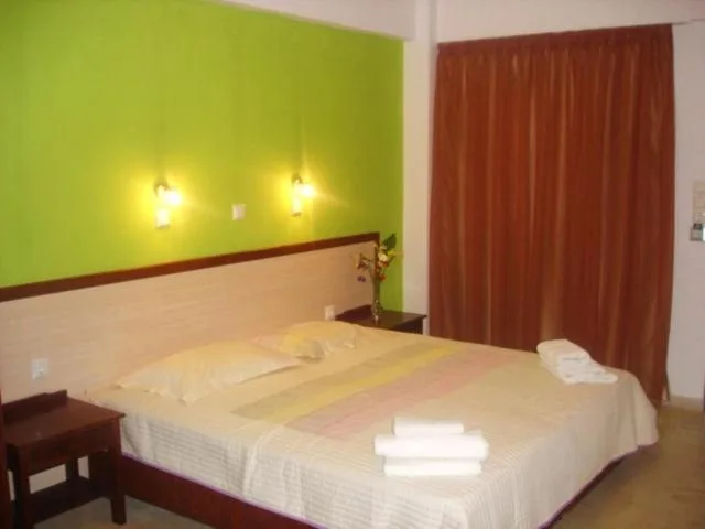 Apartment 2 Bedrooms, Costas and Chrysoula 3/10