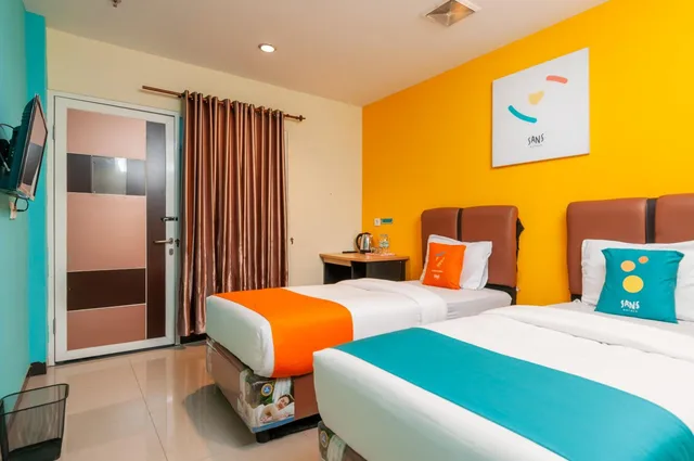 غرفة كبيرة بسريرين منفصلين، Sans Hotel Finest Medan 3/4